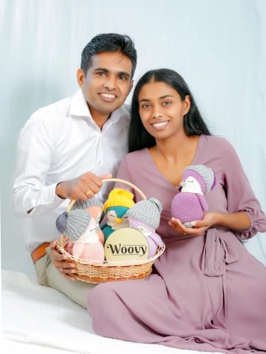a-young-couple-holding-bunch-of-penguins-ALpBGll9JpcZRogE